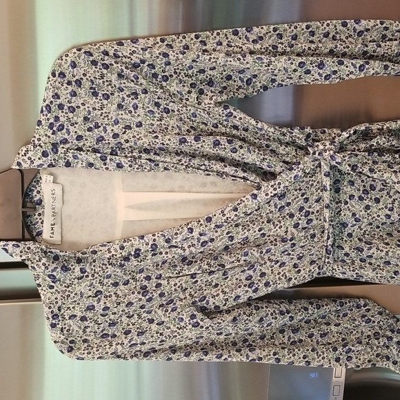 💕FAME AND PARTNERS💕 The Winslet Dress ~ Blue Floral Print US 2 Wrap Dress - Picture 9 of 14